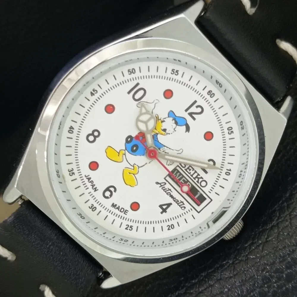 Vintage 1982 Seiko Automatic Mens Silver Watch W/daydate & Red Accents